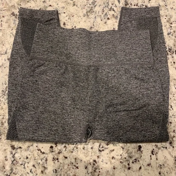 Gray leggings with peephole sides - Picture 2 of 4